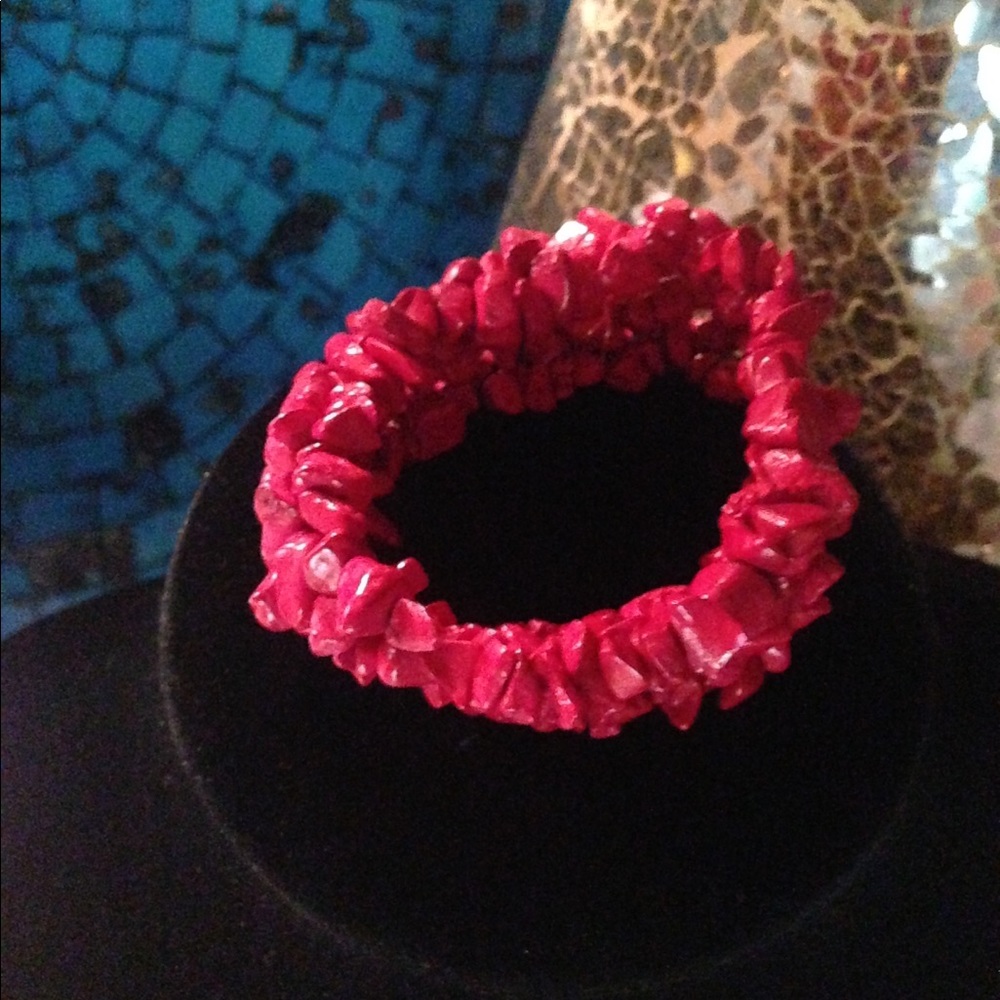 Red stretch bracelet 🌺 - Picture 4 of 4